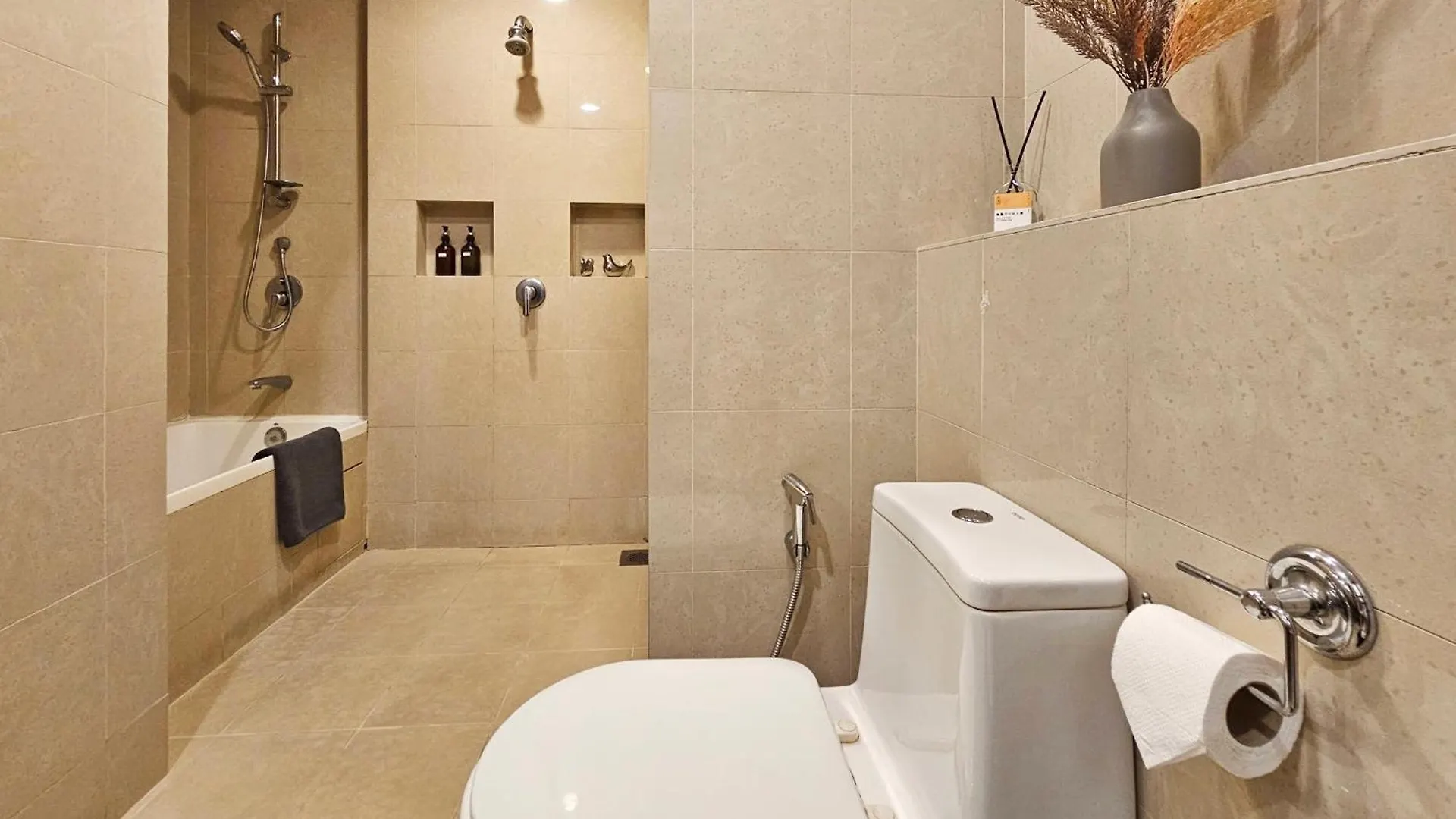 Sunway Resort Suite #29 1- 6Paxs Sunway Lagoon Pyramid Petaling Jaya