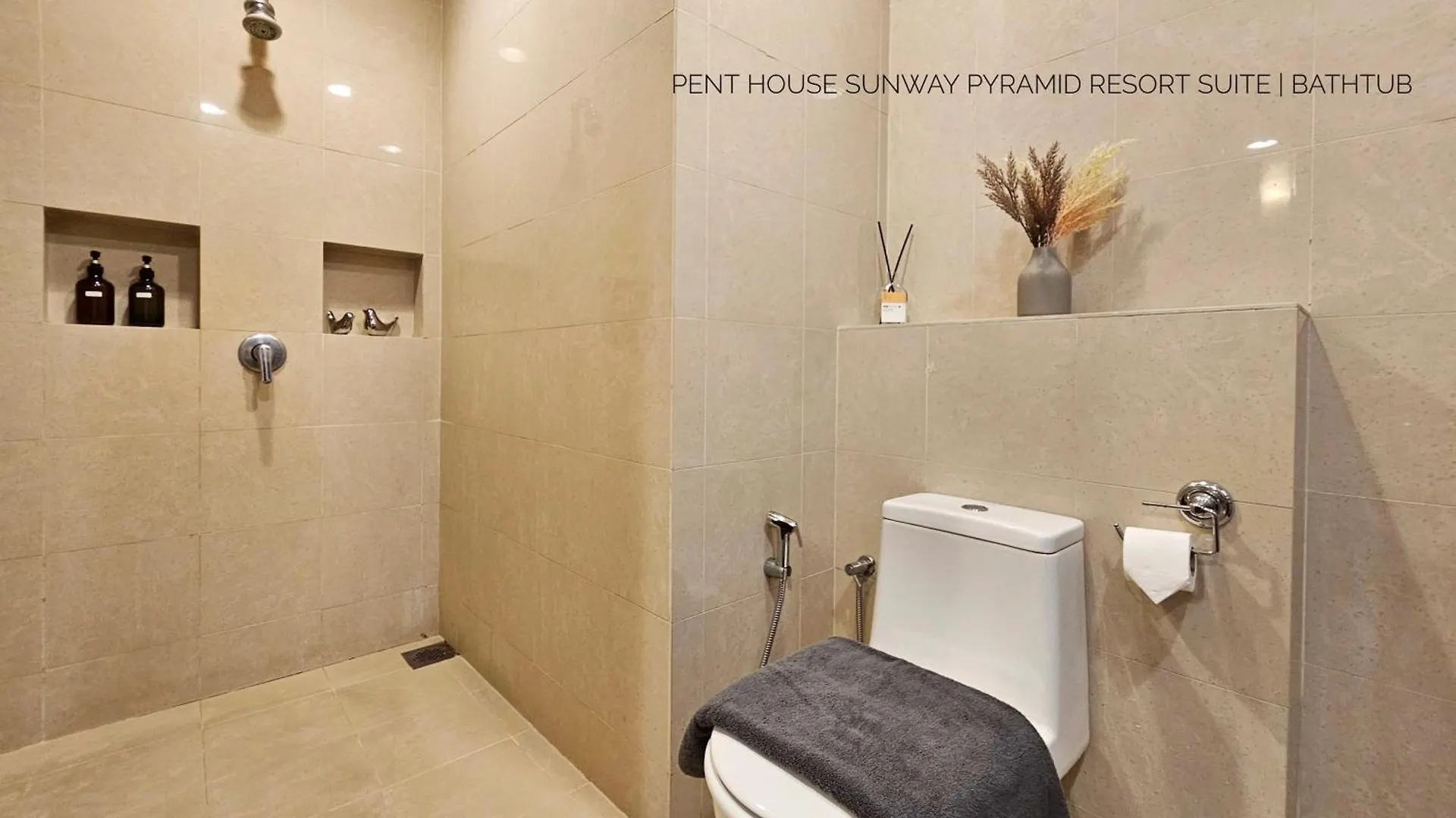 Sunway Resort Suite #29 1- 6Paxs Sunway Lagoon Pyramid Petaling Jaya 0*,